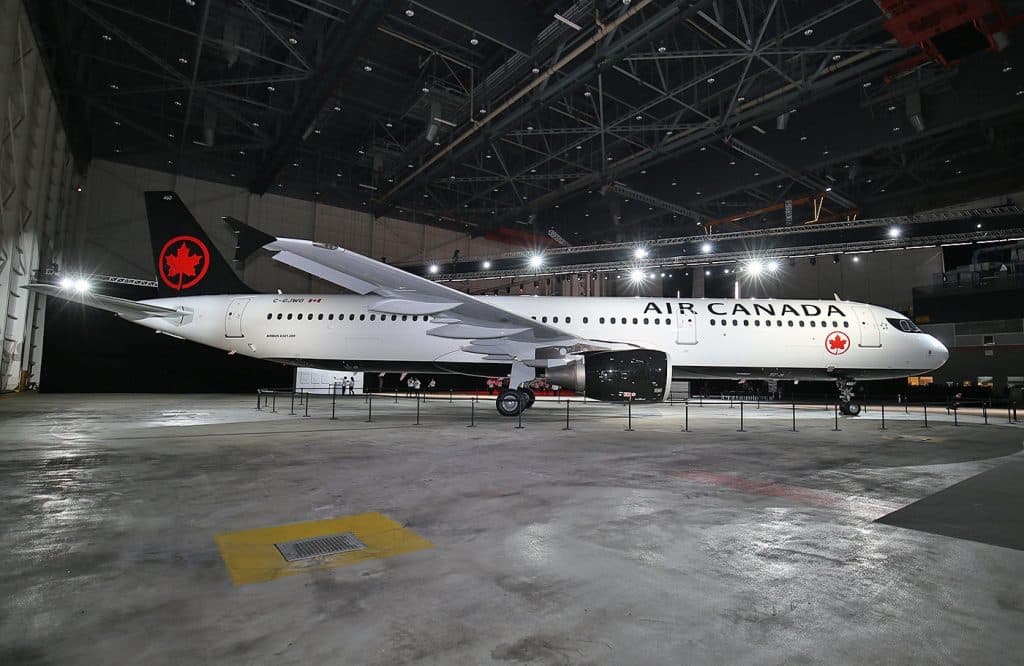 Airbus-A321-noul-livery-Air-Canada