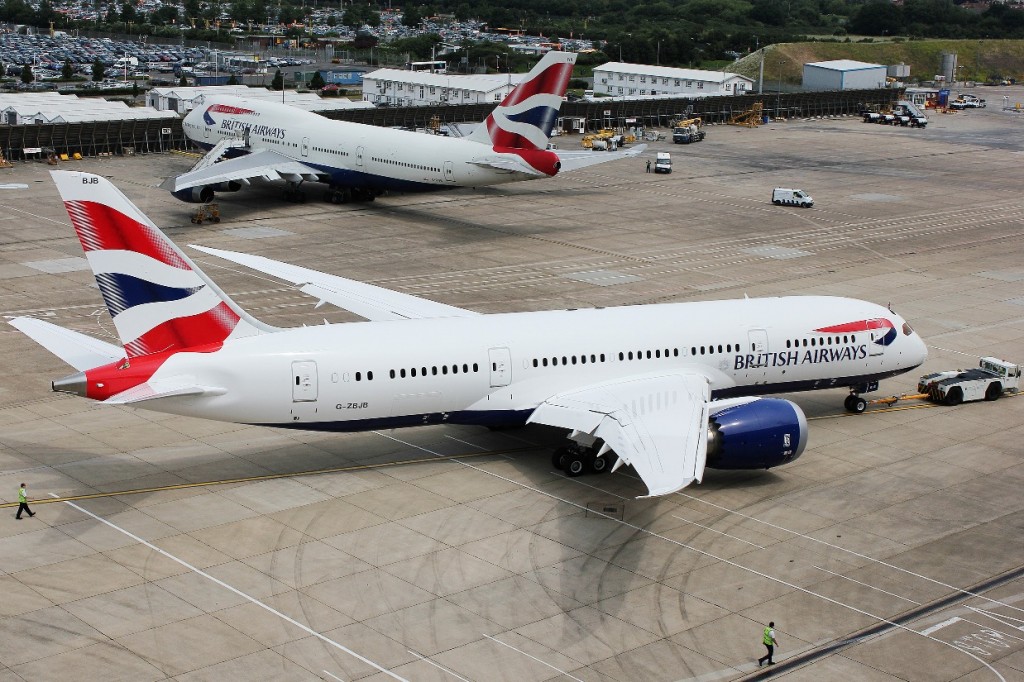 Londres, Royaume-Uni: le premier Boeing 787 Dreamliner de British Airways arrive à Londres Heathrow le 27 juin 2013 (photo de Jeff Garrish / British Airways)
