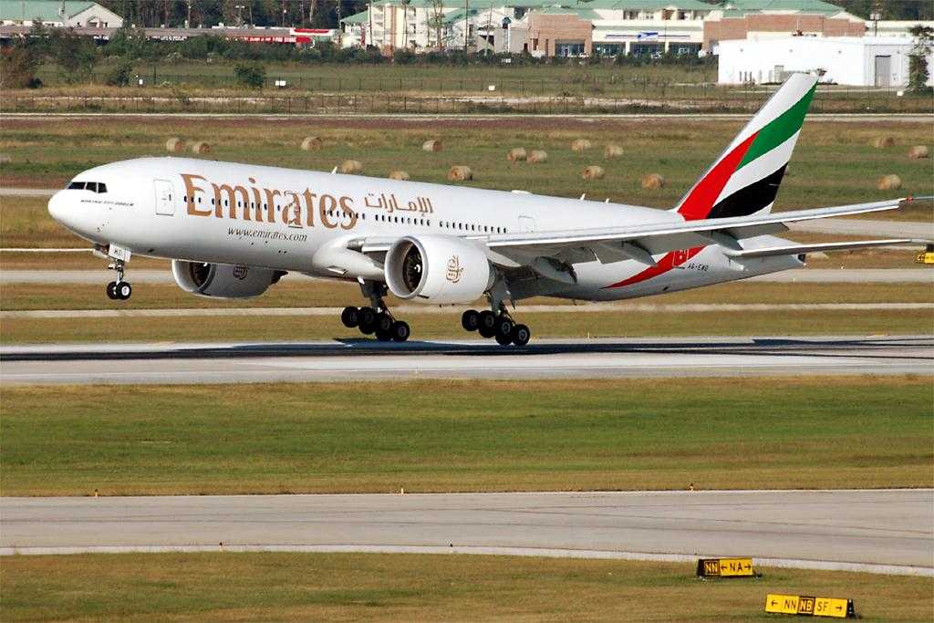 Emirates_Boeing_777-200LR_A6-EWD_IAD