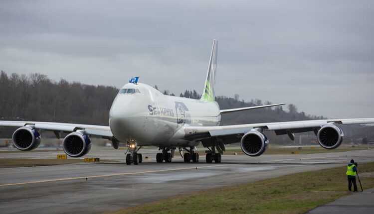 Boeing-747-8-Freighter-Seattle-Seahawks-1