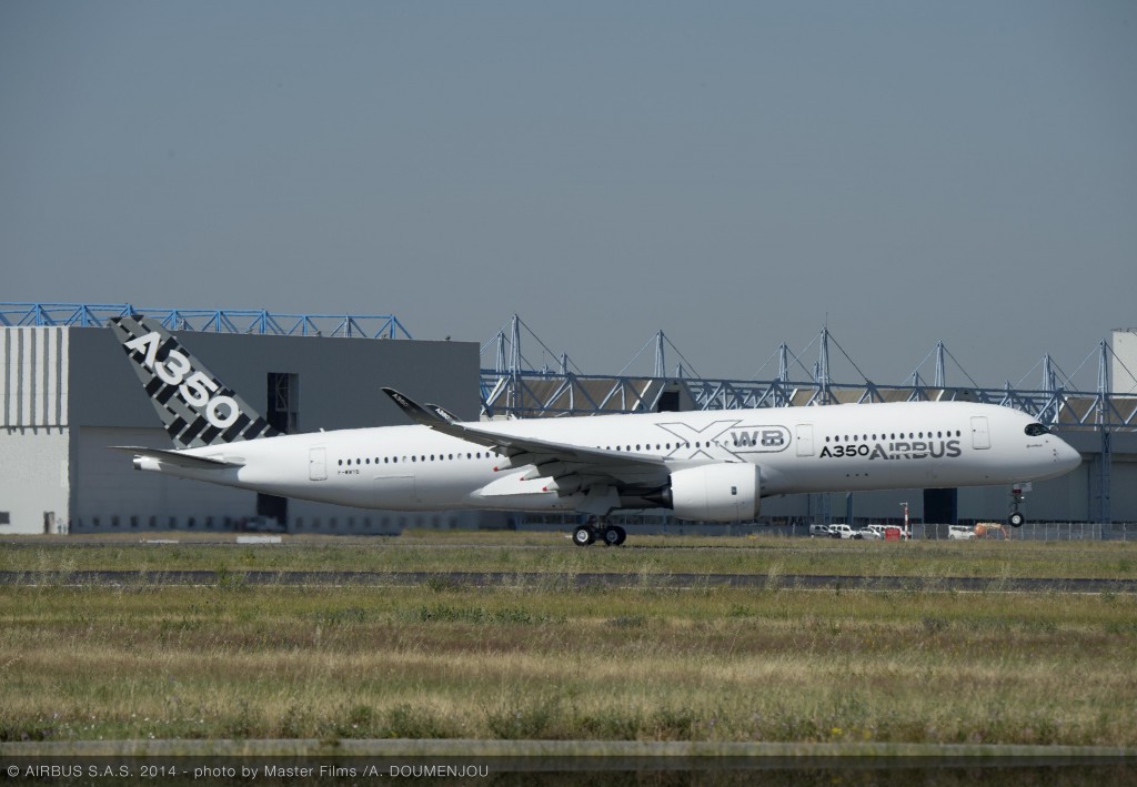 A350_XWB_MSN005_take_off_1