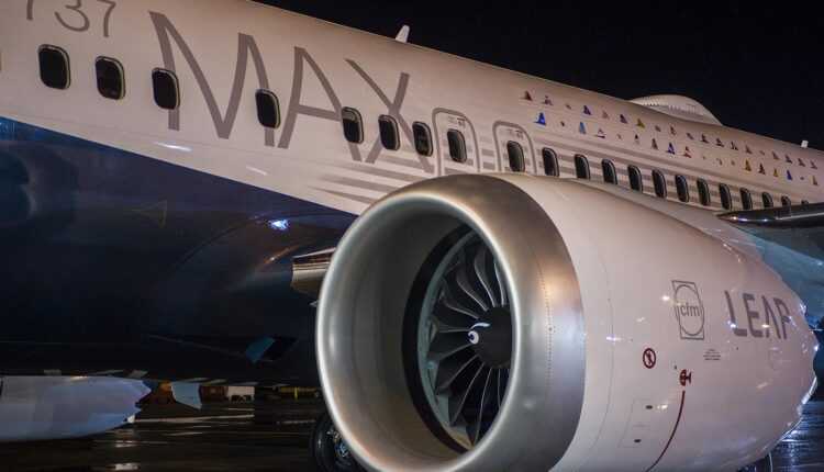 737 MAX 8