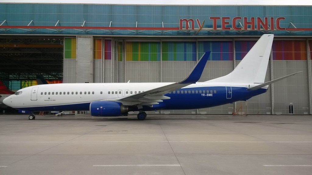 波音-737-800-YR-BME-Blue-AIR