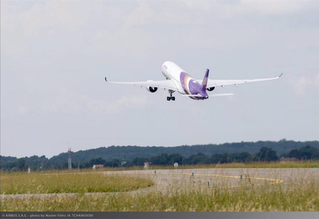A350-XWB-THAI-primul-zbor-2