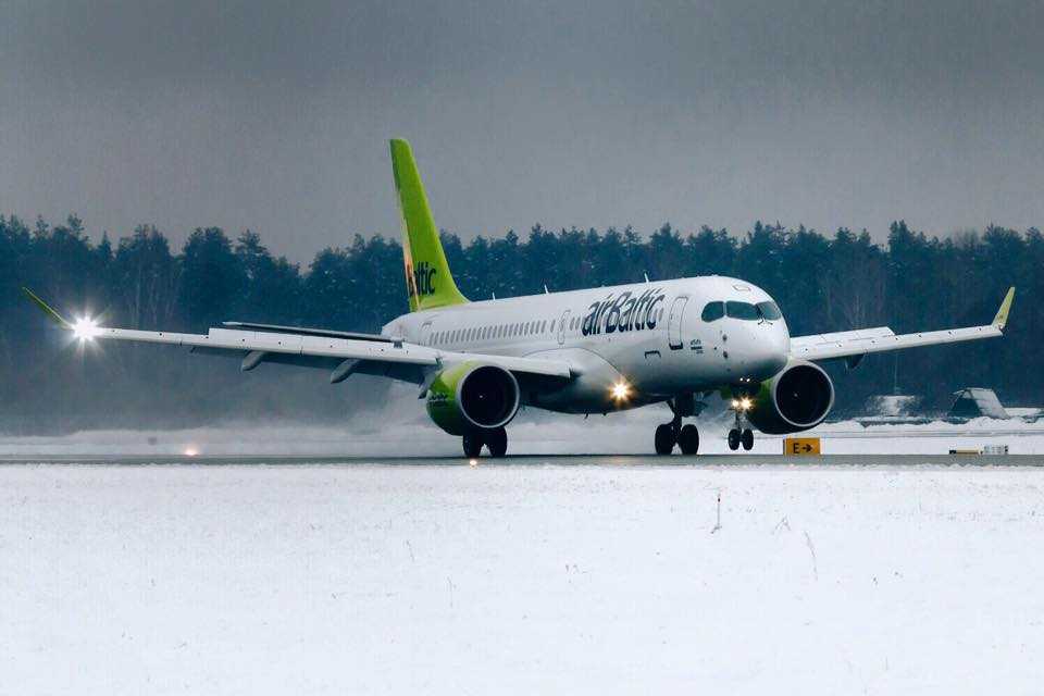 airBaltic cs300-bombardeiro