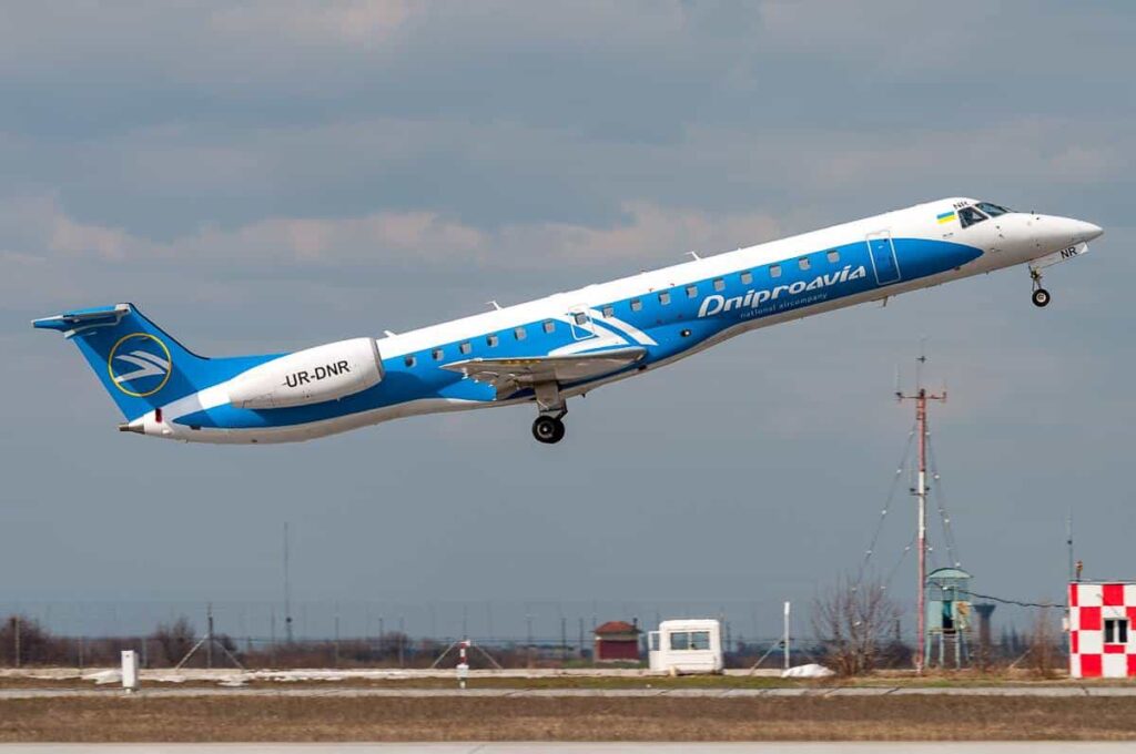 Embraer ERJ-Dniproavia-Bucareste-145