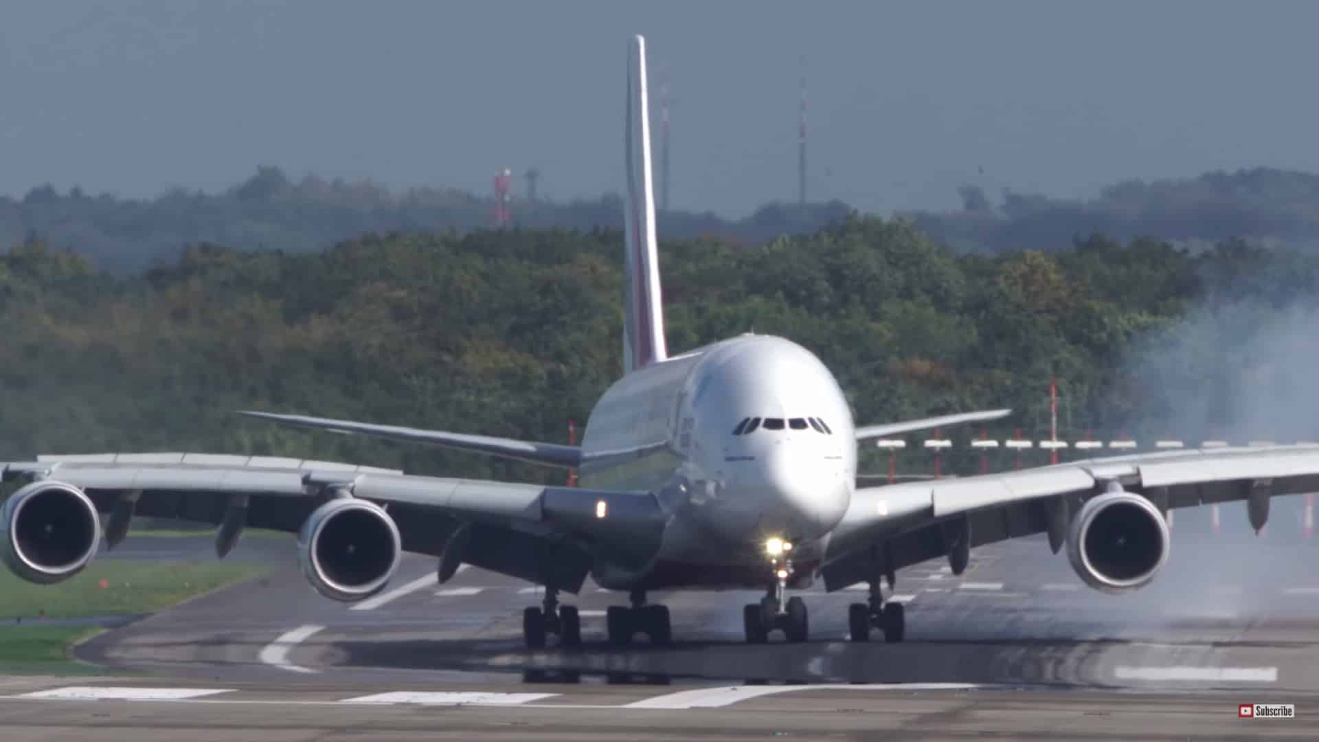Airbus-A380-Emirates-твърдо кацане