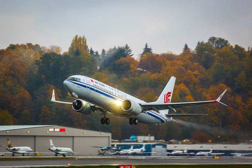 Boeing-737-MAX-8-Air-China-decolare