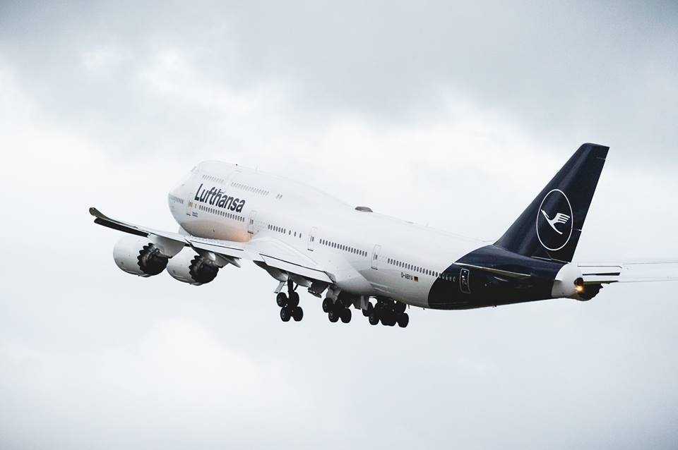 Boeing-747-8i-new-livery-Lufthansa.jpg