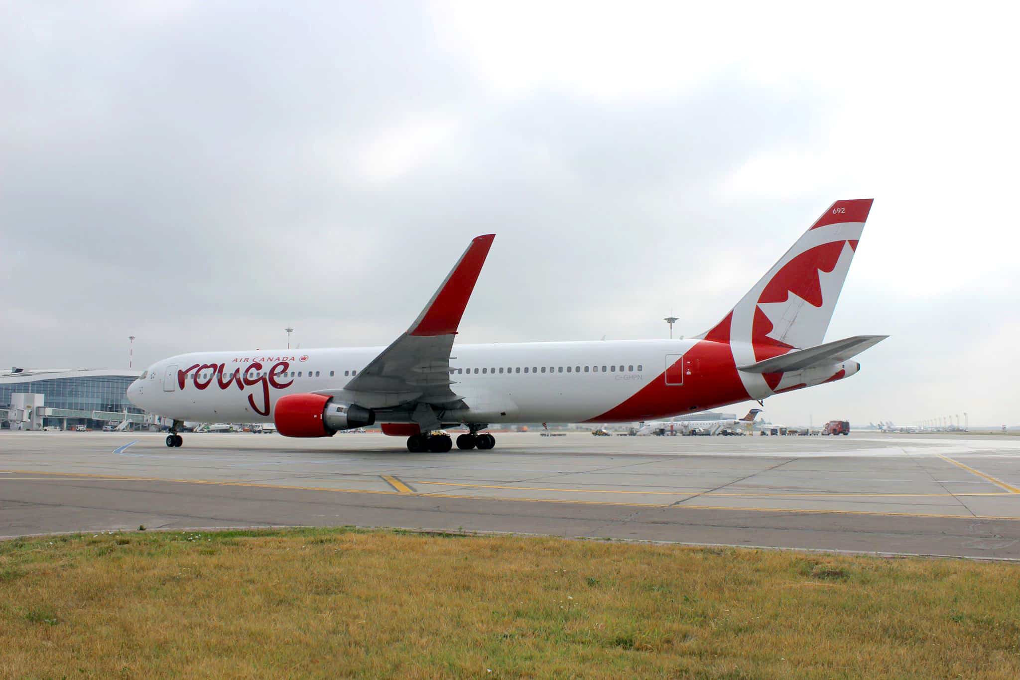 Air Canada Rouge Heeft Vluchten Van naar Roemeni Hervat