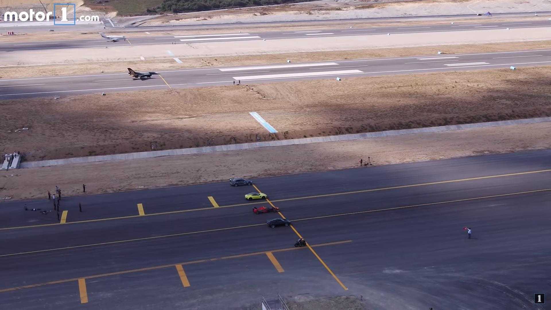 Potężny pojedynek silników na nowym lotnisku w Stambule