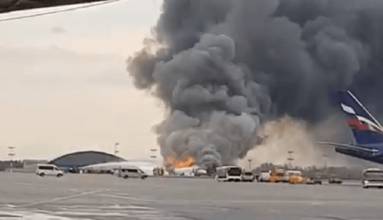 sukhoi-superjet-aeroflot-flacari-moscova