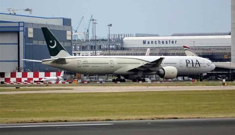 boeing-777-300er-pia-manchester
