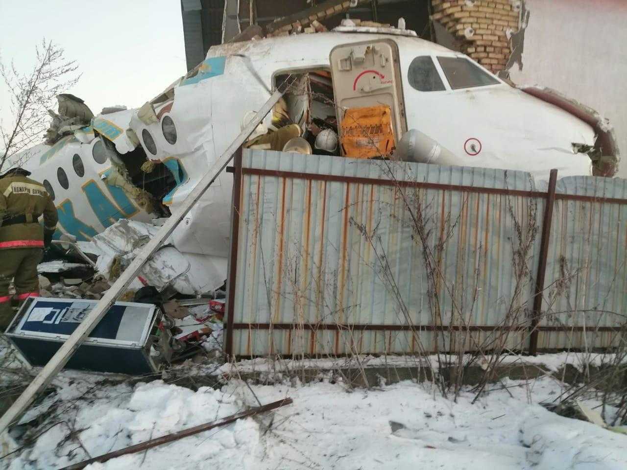accident-aviatic-Kazahstan-fokker-100-bek-air-prabusit