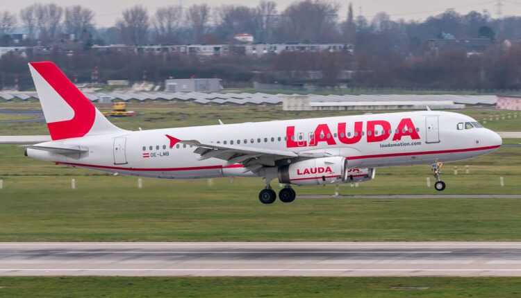 OE-LMB-A320-escortat-avioane vanatoare