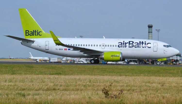 737-300-YL-BBX-Airbaltic-ultimul-zbor