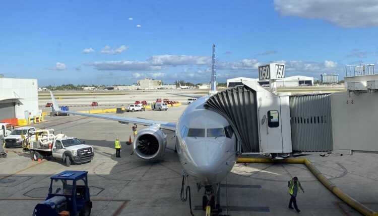 American-Airlines-Boeing-737-Max-a-reluat-zborurile