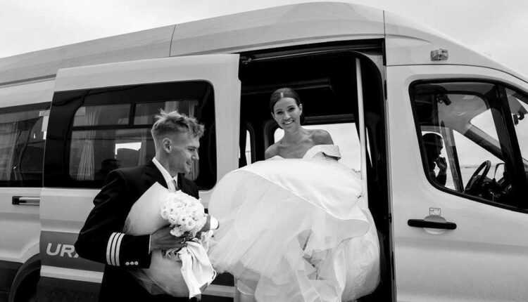 Povestea-de-dragoste-dintre-o-însoțitoare-de-zbor-și-un-pilot