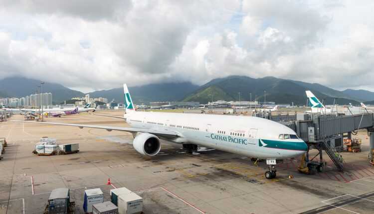 cathay-pacific-renunta-zboruri-lung-curier
