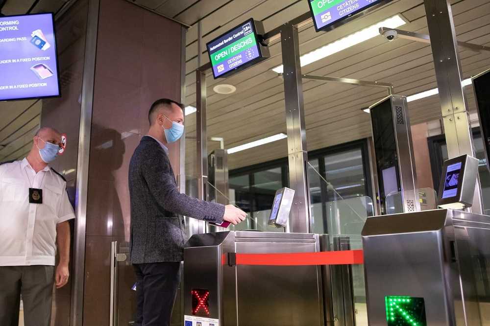 An automatic system for verifying travel documents has been implemented at  the Henri Coandă Airport border crossing point