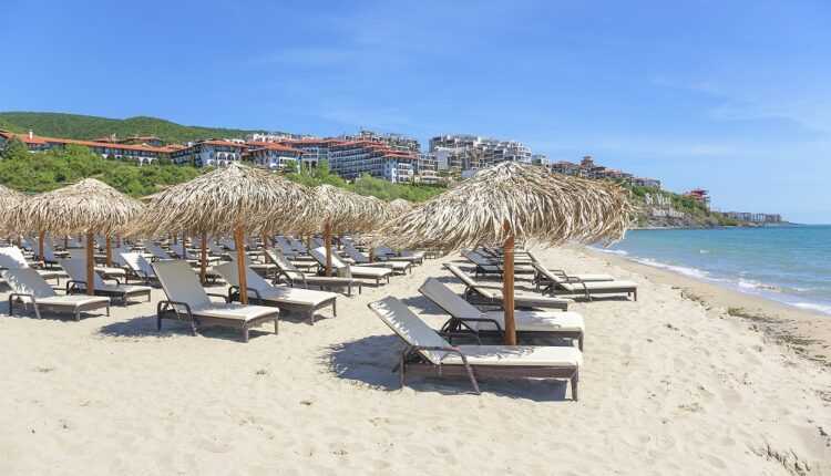 sveti-vlas-sezlonguri-umbrele-gratuite