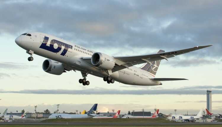 LOT-Boeing-787-Dreamliner-Grecia