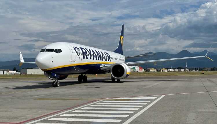RYANAIR-zboruri-737-MAX-8200-Milano