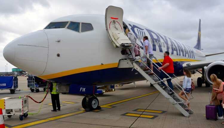 ryanair-blocheaza-pasagerii-rambursari-american-express