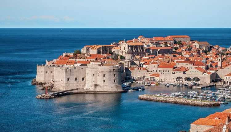dubrovnik-interzice-trolerele-bagajele-roti