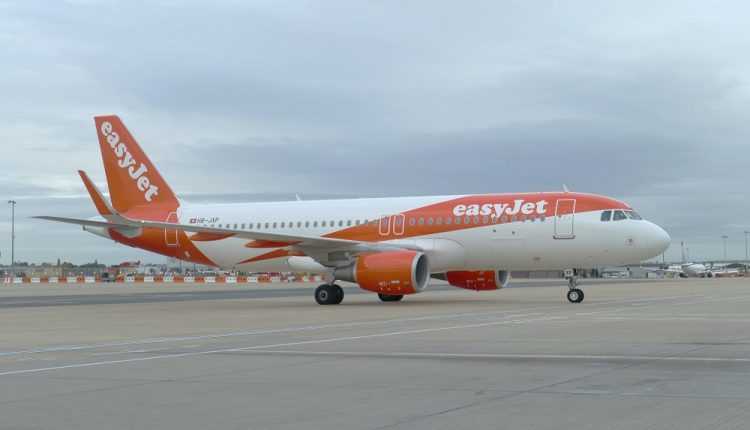 pasageri-debarcati-avion-easyjet