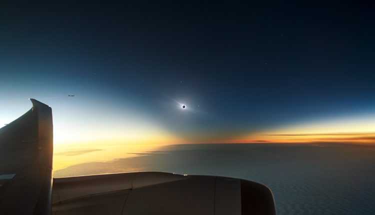 eclipsa-totala-soare-avion