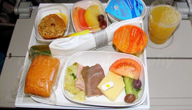 mancarea-din-avion